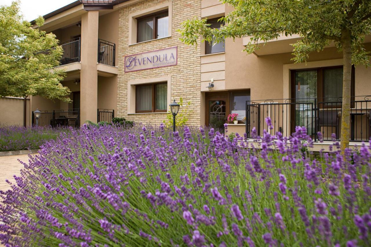 Levendula Apartmanház Sárvár Exterior foto